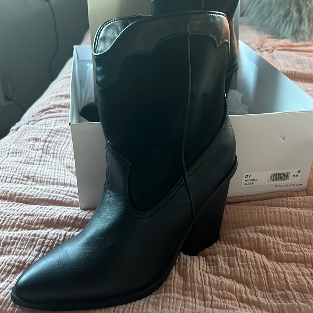 Black booties, leather and Swede